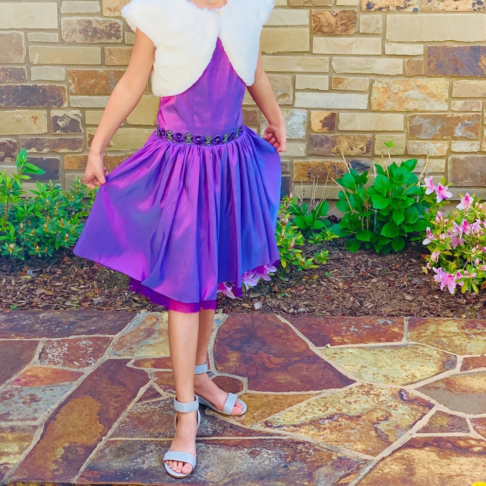 Little kids size 1 holiday shoes! Silver sparkle, back zip, wedge heel.